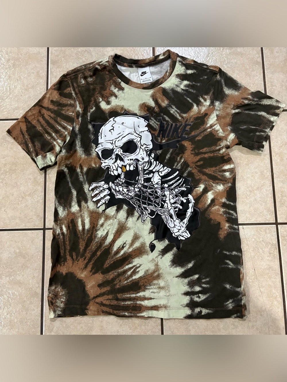 Nike medium Tie-Dye Skull Graphic Tee - Brown, Black, Green